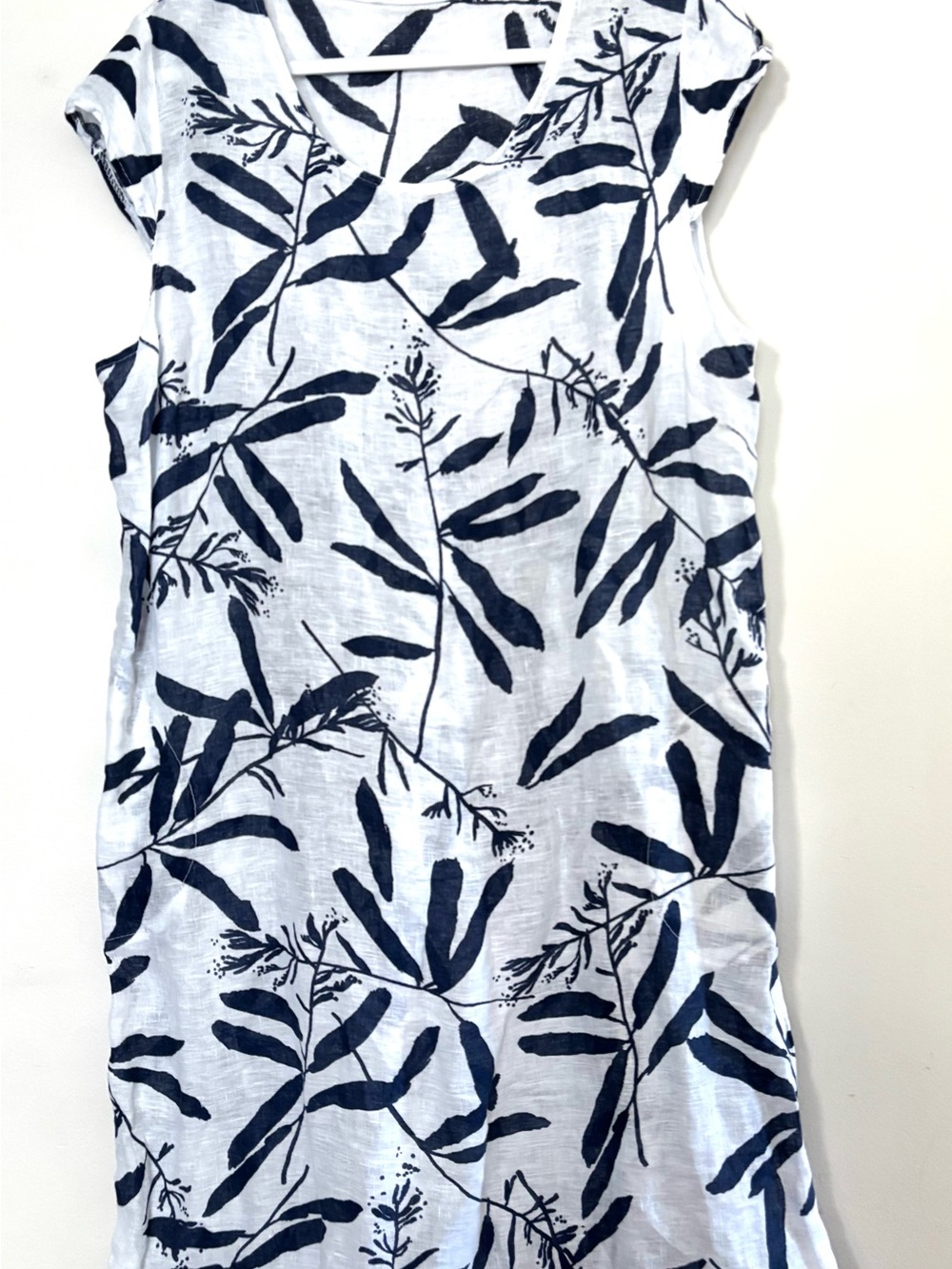 Sleeveless White Linen Blend Dress with Navy Leaf Print s XL